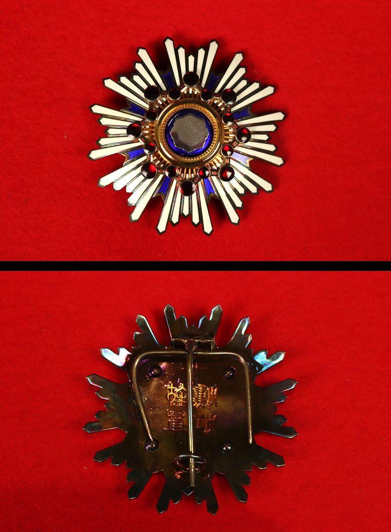 勲一等瑞宝章 正章・副章・略绶・绶 専用黒涂箱付 勲章 大将